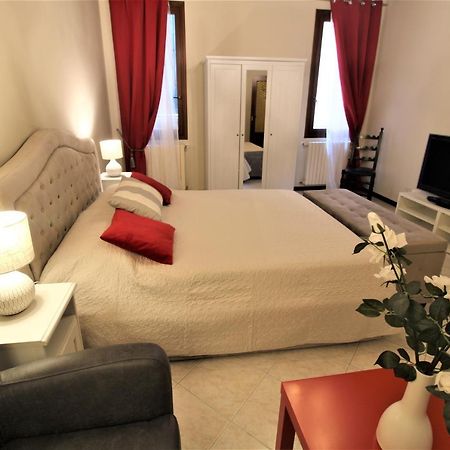Central And Spacious Apartment 베니스 외부 사진