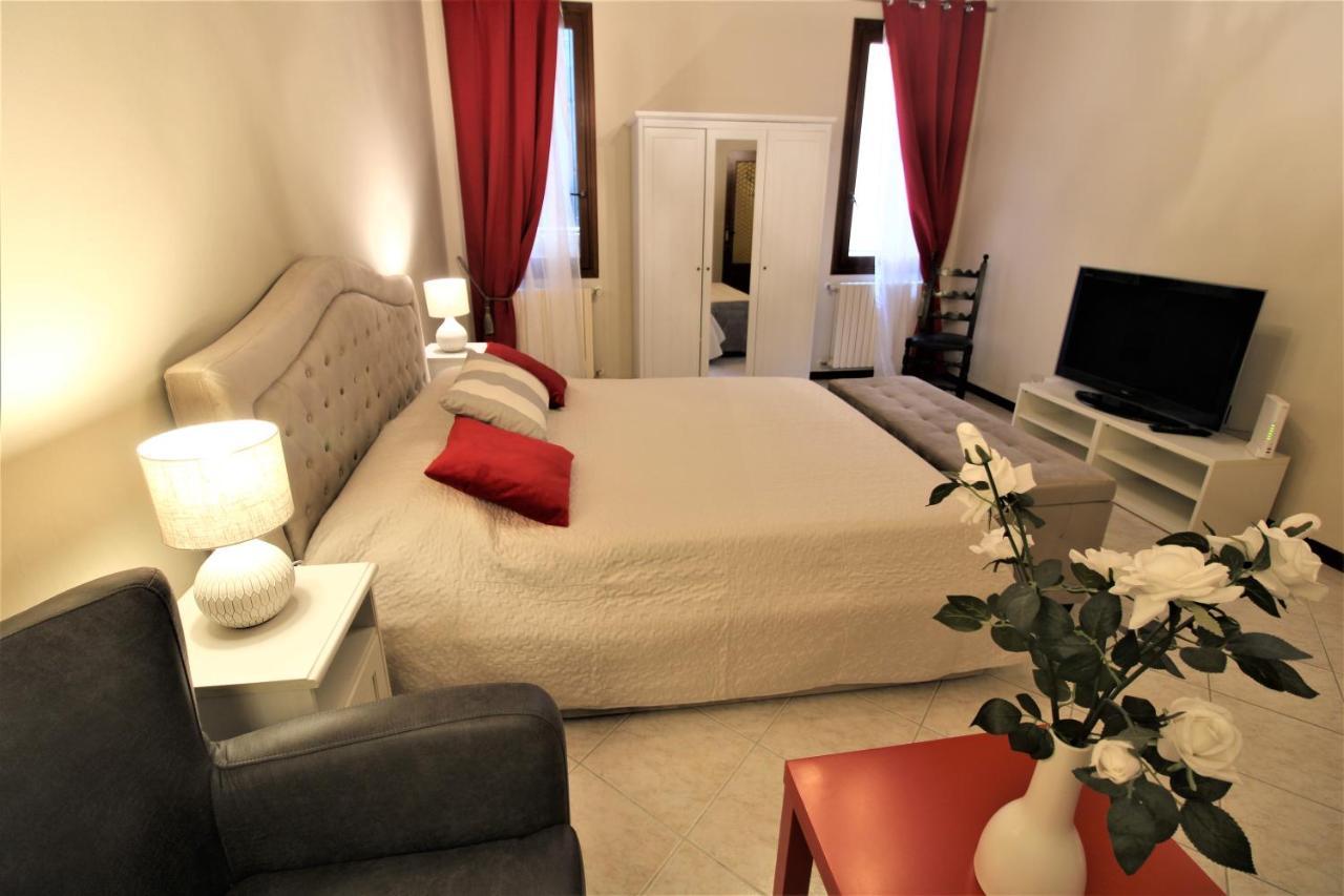 Central And Spacious Apartment 베니스 외부 사진